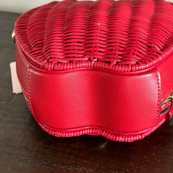 NWT - Kate Spade - Honey Crisp Red Apple Wicker Crossbody Bag - Picture 8 of 13